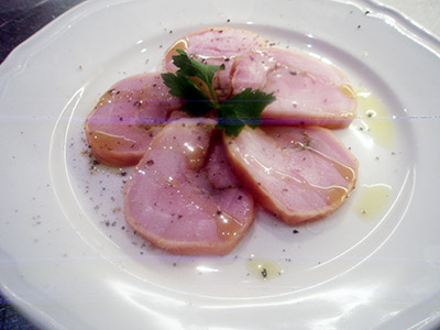 津軽鶏モモ肉の自家製ハム　65℃調理